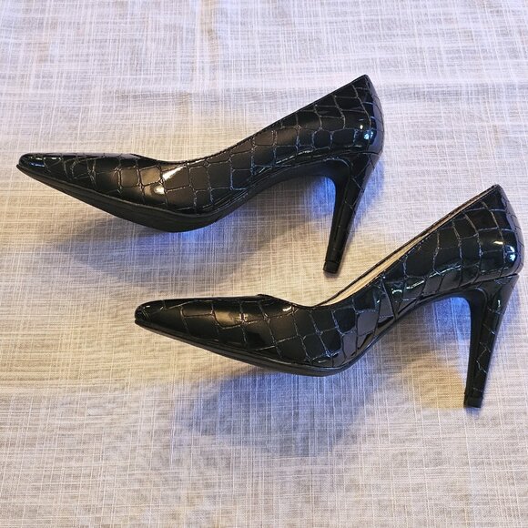 BANDOLINO Fairbury High Gloss Black Crocodile Pattern Stiletto Heels Size 6 - Picture 4 of 6